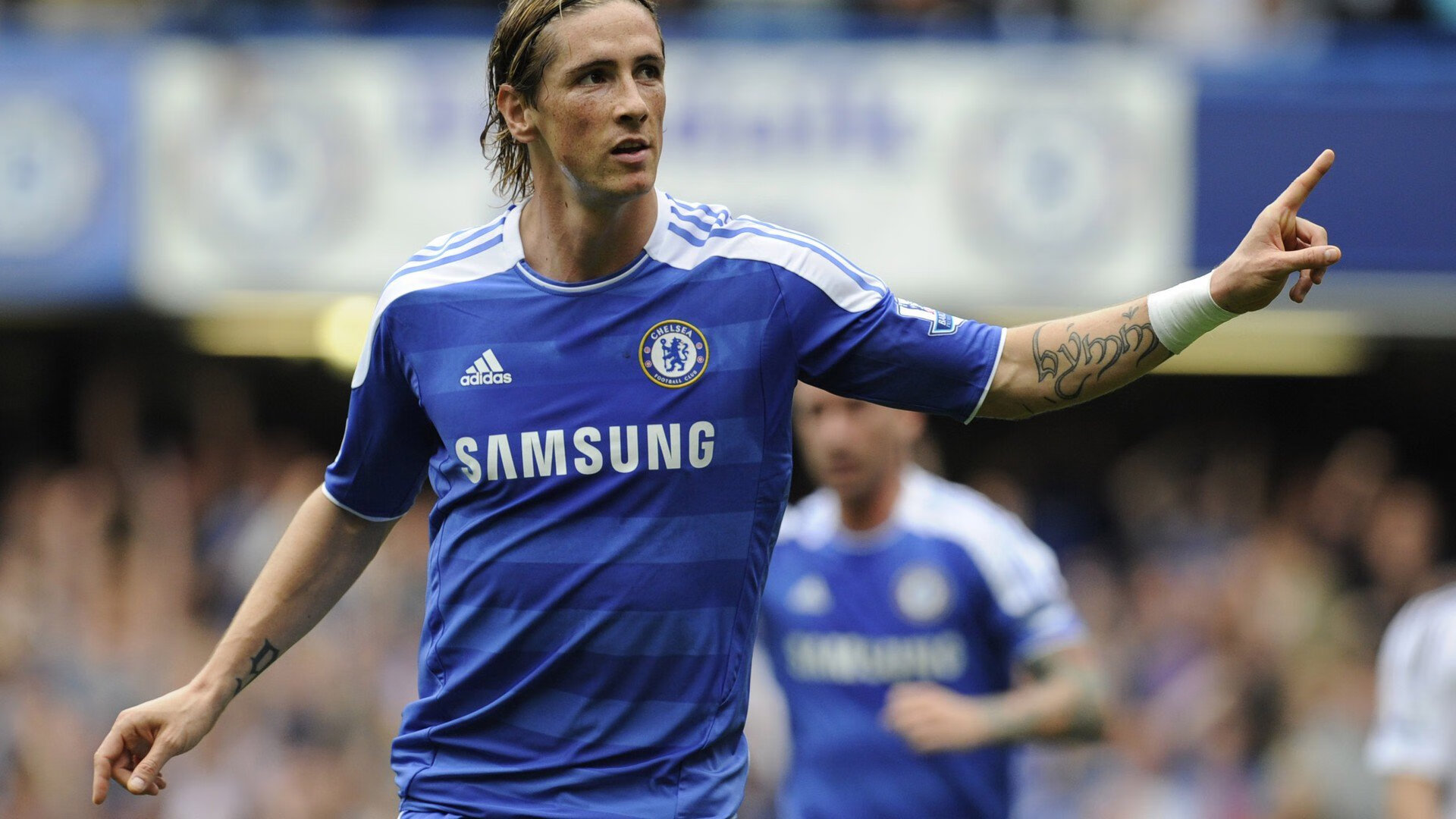 2000年NBA总决赛：湖人靠“魔术师”的表现在关键第七场击败费城76人，夺冠成功。